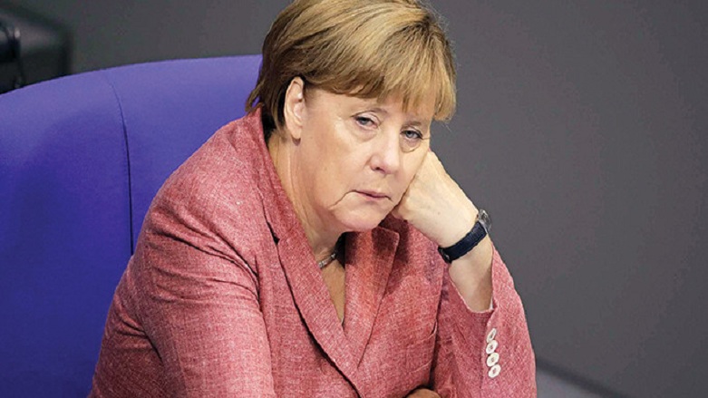 Almanya'da Merkel geriledi, aşırı sağcı parti meclise girdi